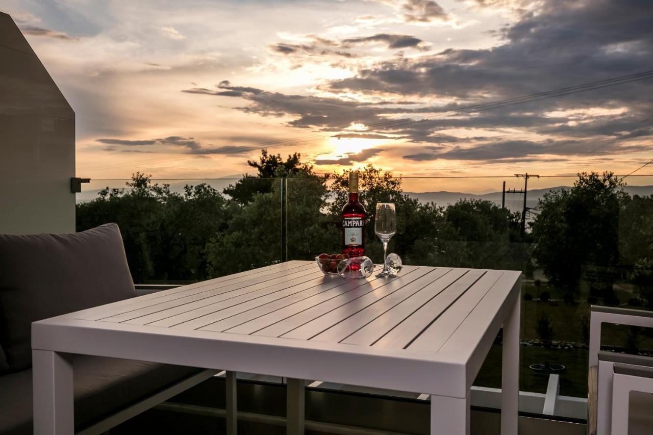 Pachis Escape Suites Buitenkant foto