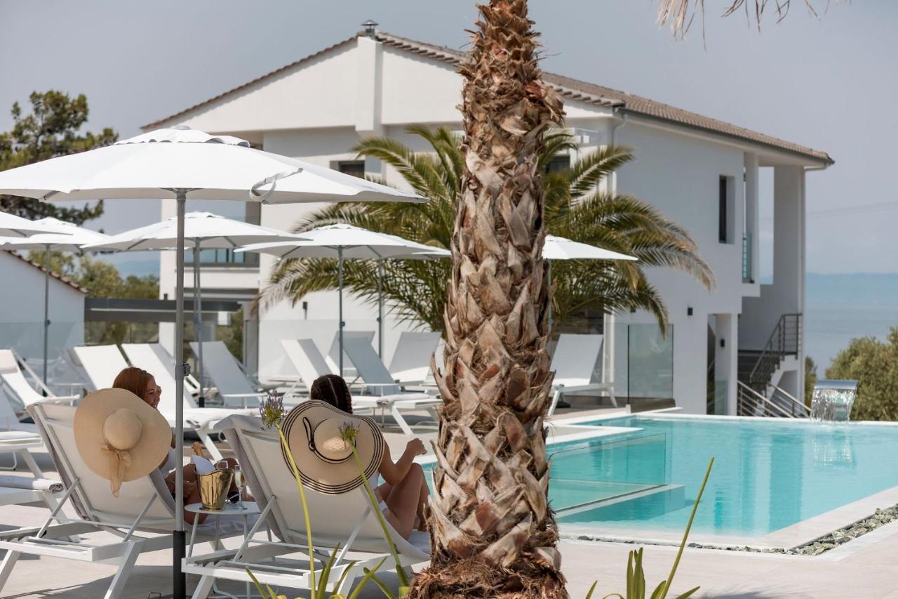 Pachis Escape Suites Buitenkant foto