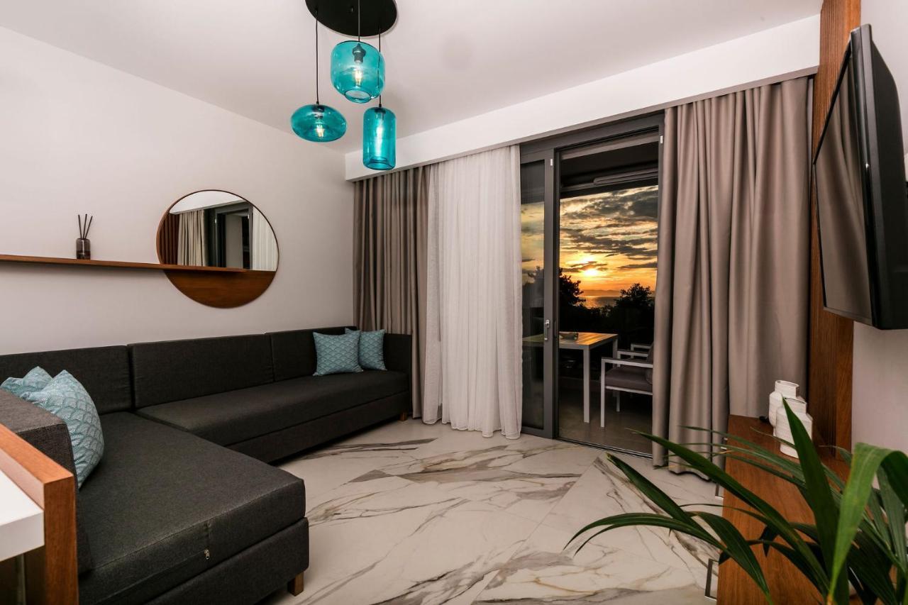 Pachis Escape Suites Buitenkant foto