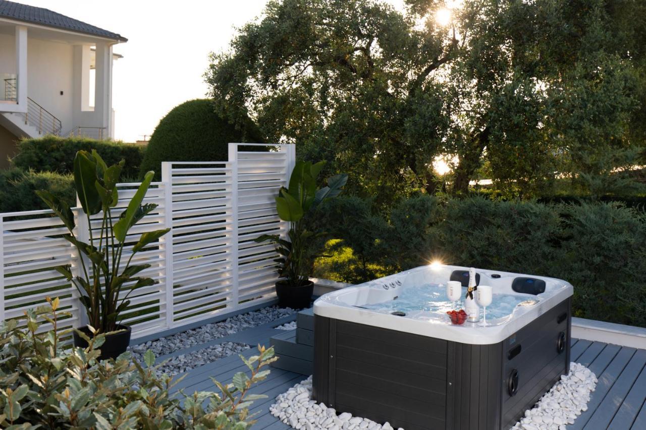 Pachis Escape Suites Buitenkant foto